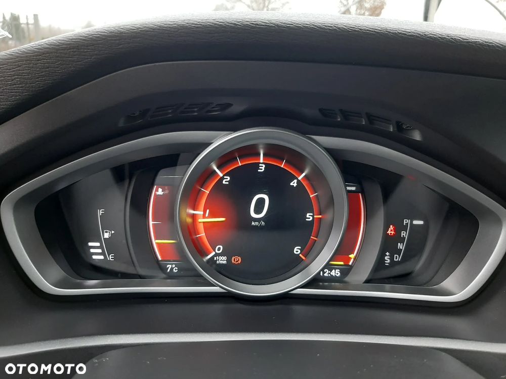 Volvo V40 D3 Geartronic RDesign - 21