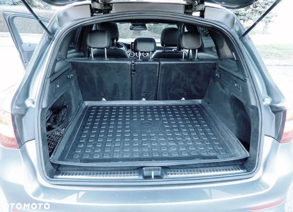 Mercedes-Benz GLC 300 4Matic 9G-TRONIC AMG Line Plus - 24