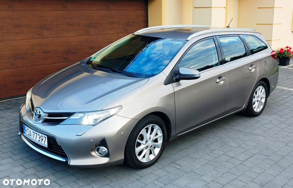 Toyota Auris 2.0 D-4D Life Plus - 22