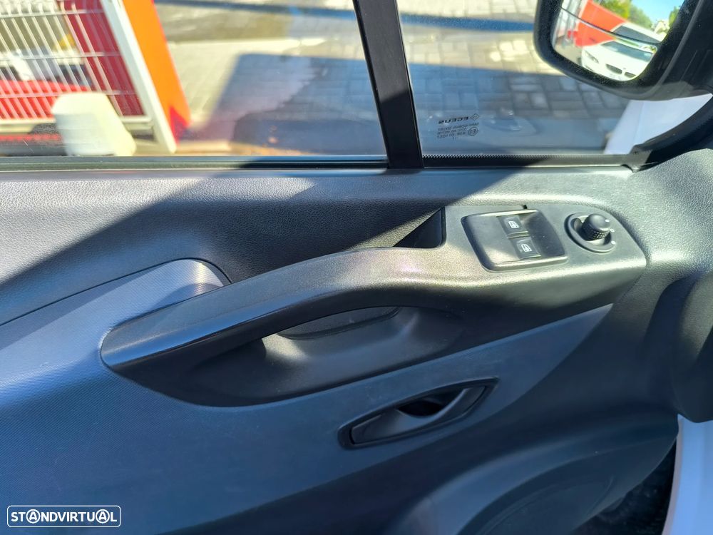 Opel Vivaro - 19