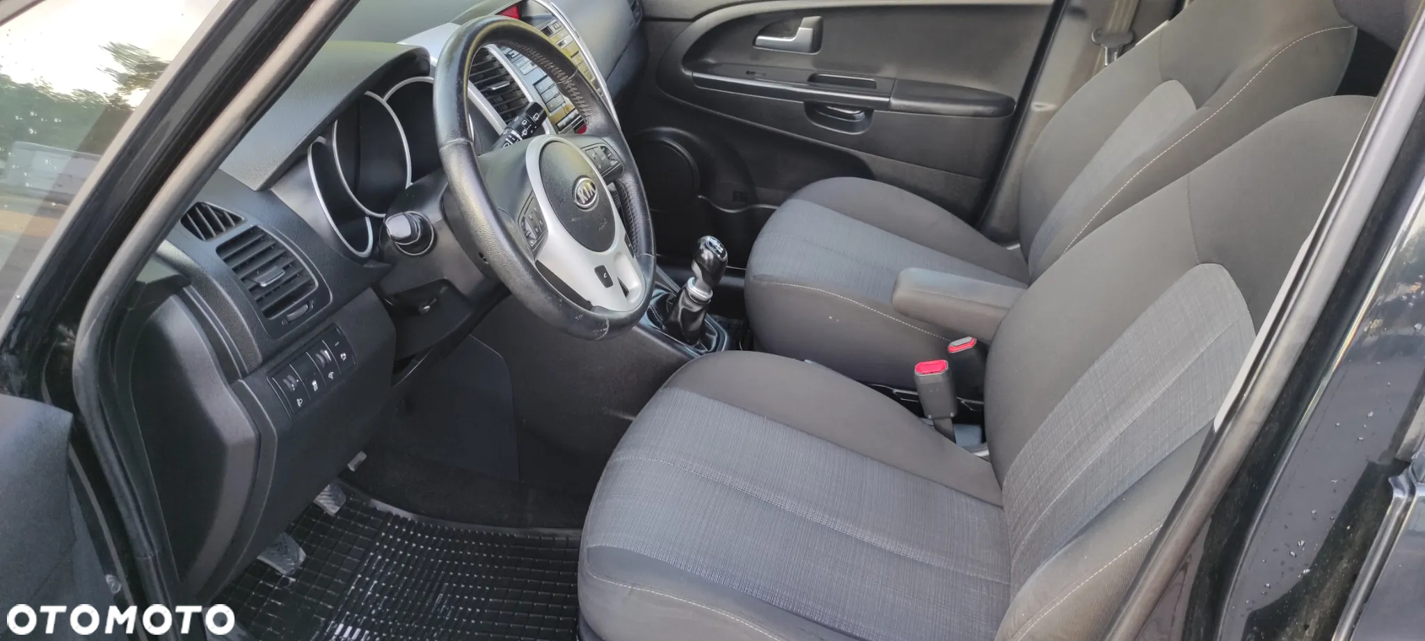 Kia Venga 1.6 L - 9