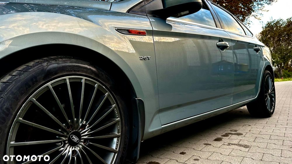 Ford Mondeo 2.5 Titanium - 1