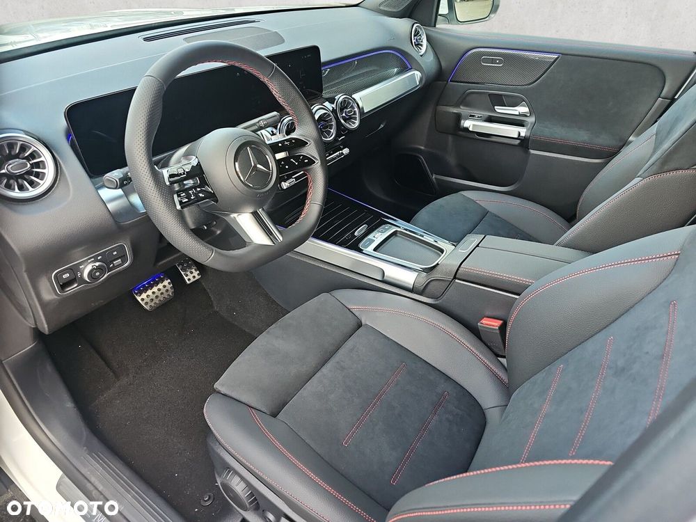 Mercedes-Benz GLB - 11