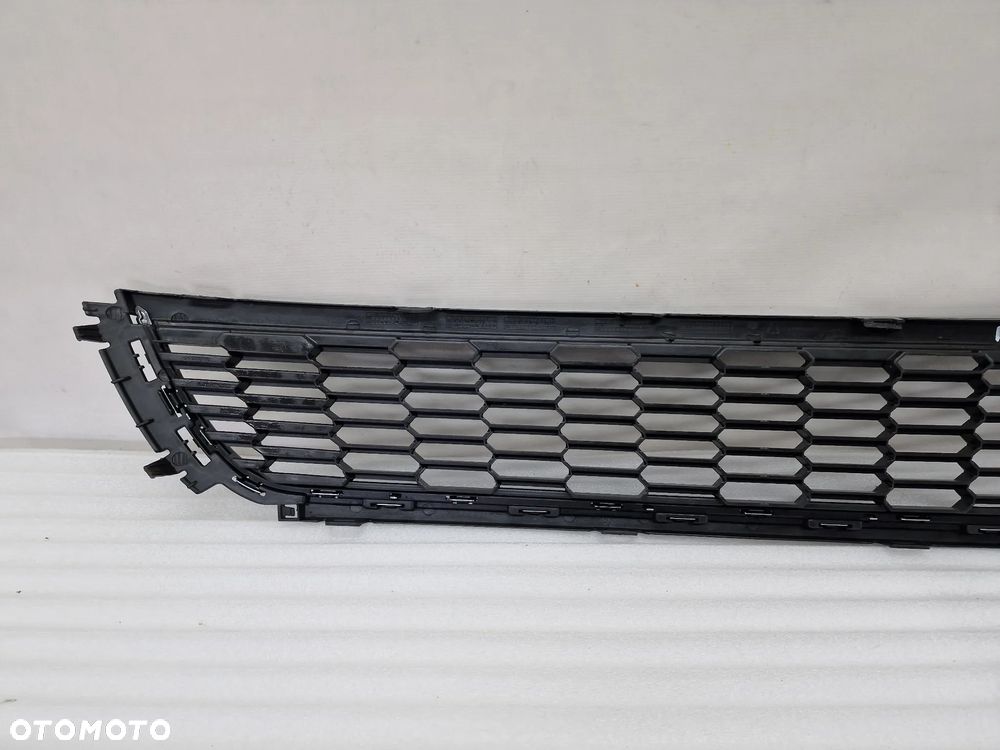 VW POLO 6R0 08- KRATKA ŚRODKOWA ZDERZAKA PRZEDNIEGO Z CHROMEM , NR 6R0853677B , NR AUKCJI K167 - 5