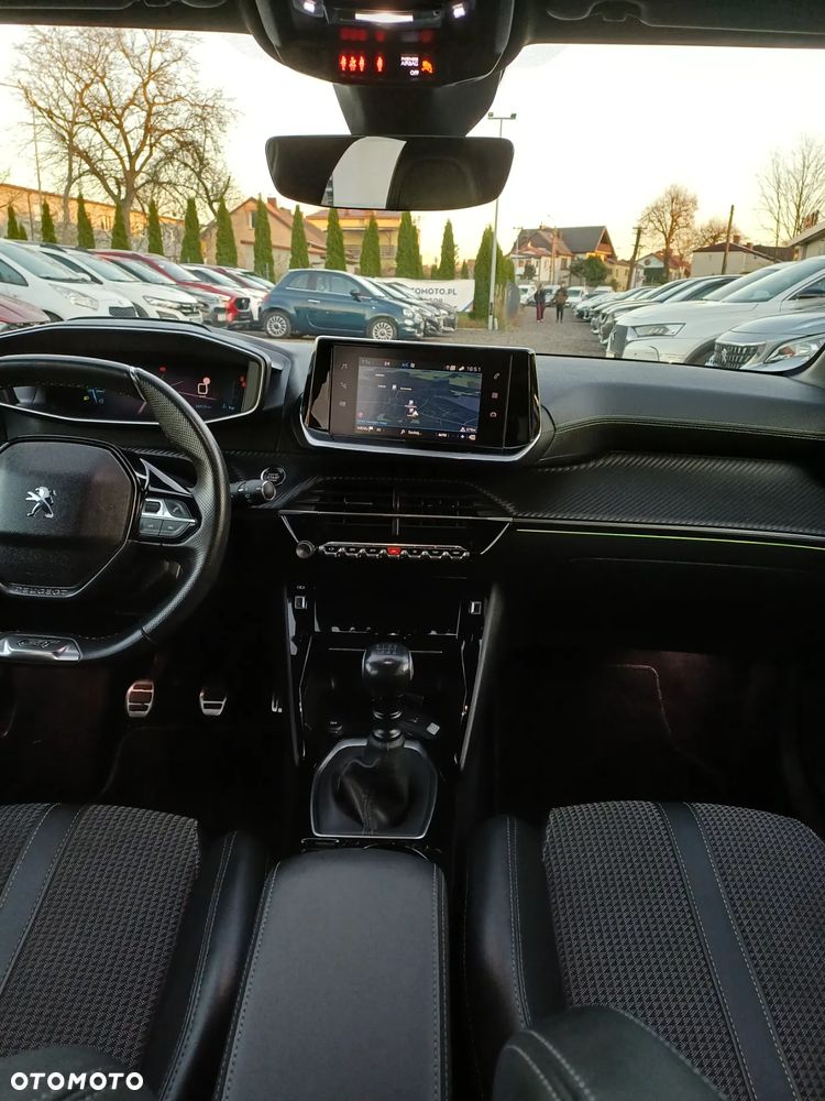 Peugeot 208 PureTech 100 GT - 17