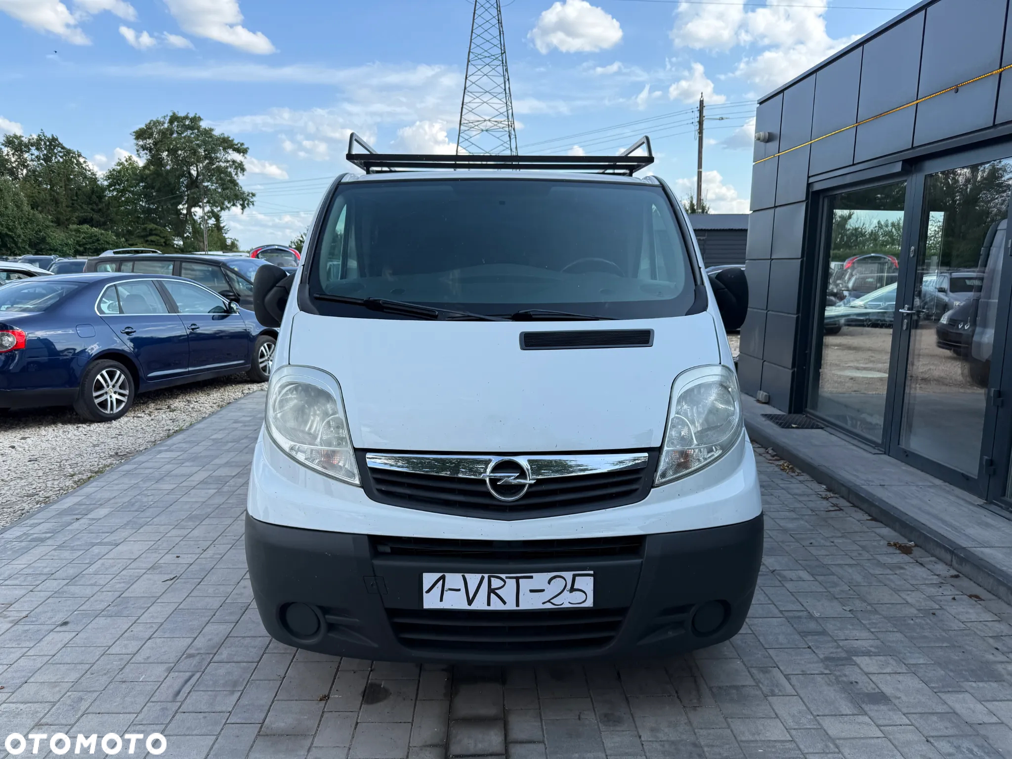 Opel Vivaro L2H1 2.9t - 12
