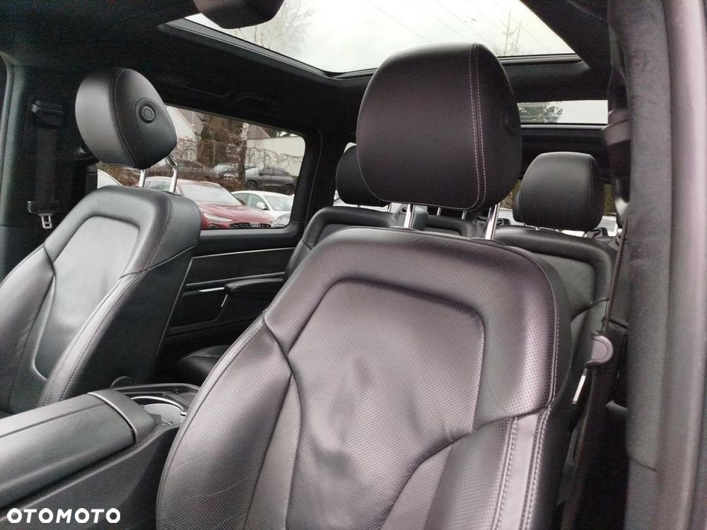 Mercedes-Benz Klasa V - 12