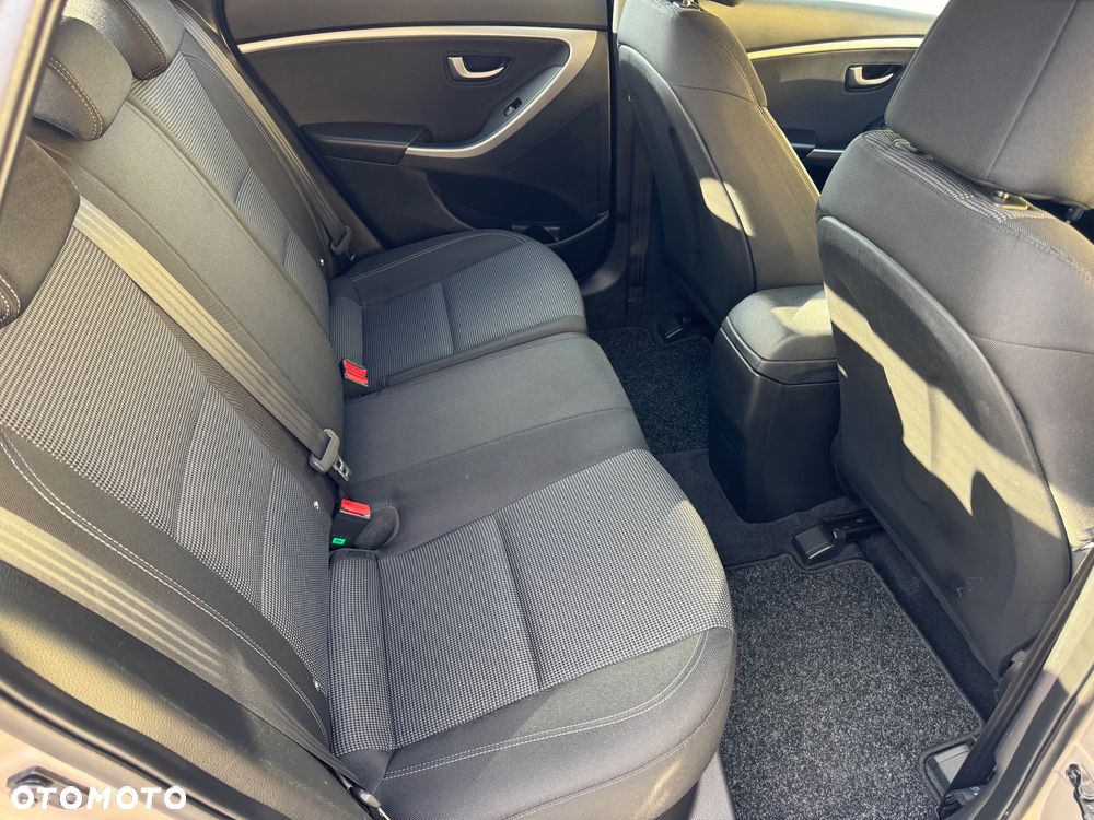 Hyundai i30 blue 1.4 Classic Navigation - 24