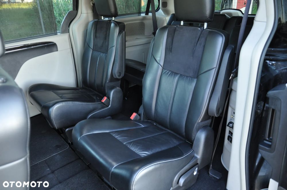 Chrysler Town & Country 3.6 Limited - 28
