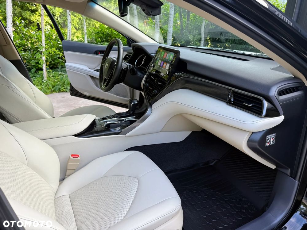 Toyota Camry 2.5 Hybrid Executive CVT - 17