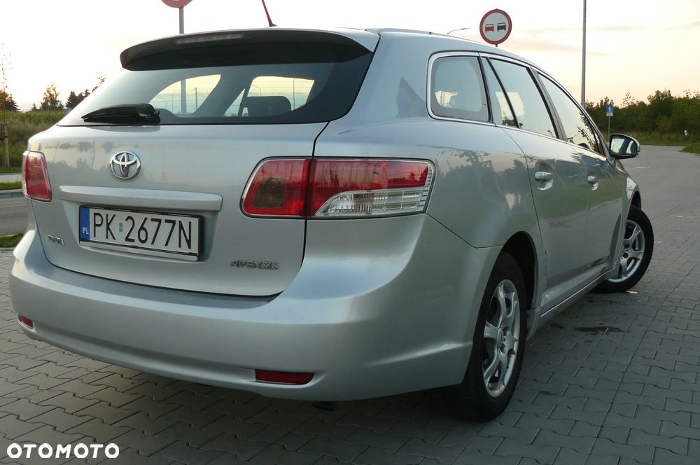 Toyota Avensis - 10