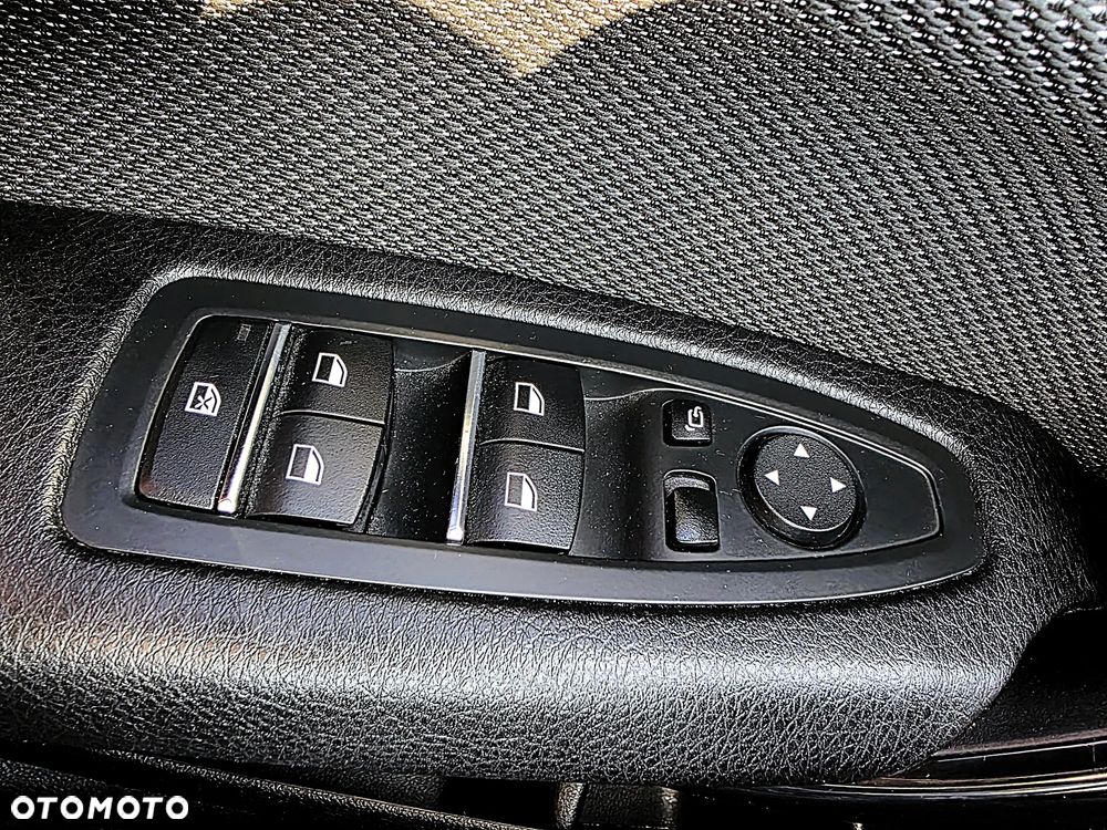 BMW Seria 1 - 30