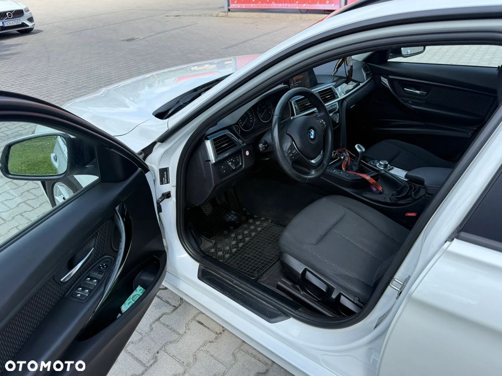 BMW Seria 3 318d M Sport Shadow - 31