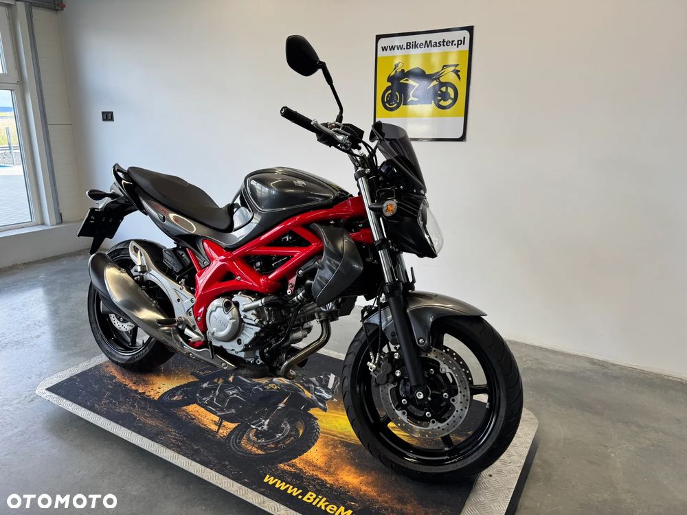 Suzuki Gladius - 3
