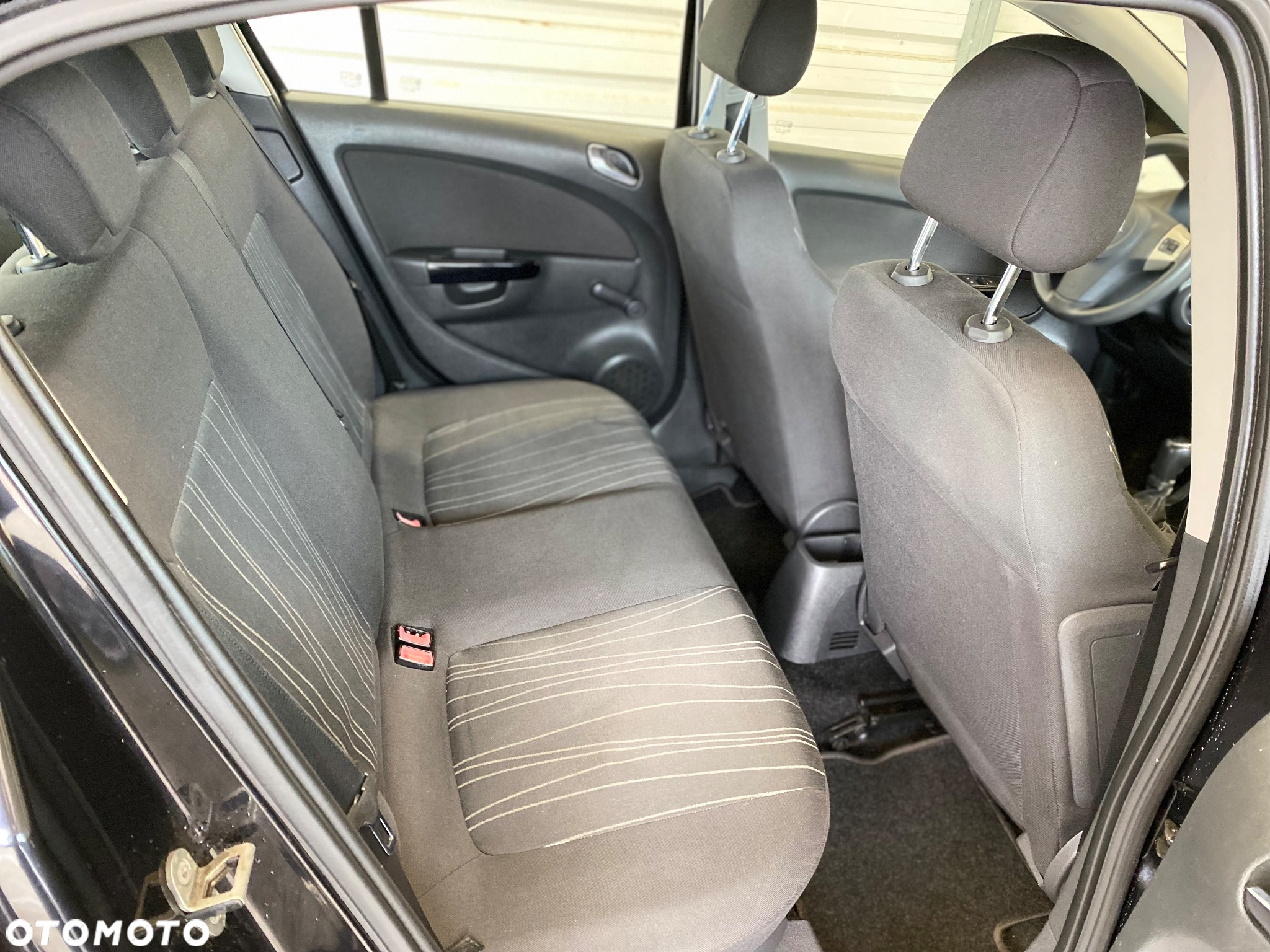 Opel Corsa 1.2 16V Essentia - 16