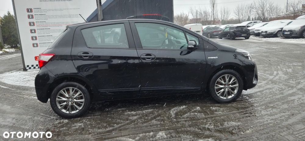 Toyota Yaris Hybrid 100 Terra - 15