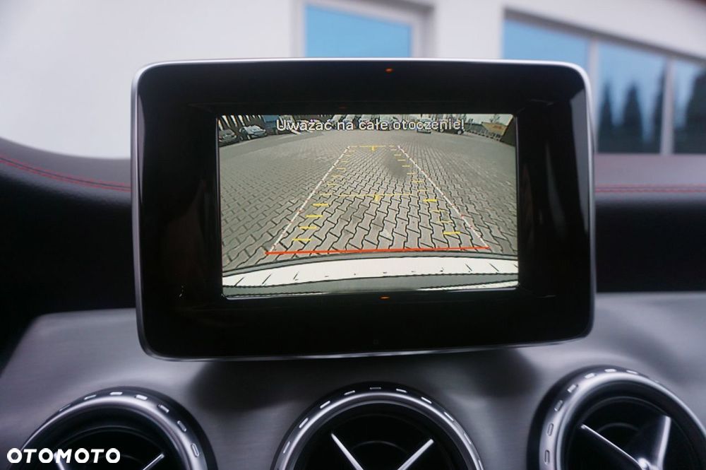 Mercedes-Benz GLA 200 7G-DCT AMG Line - 12