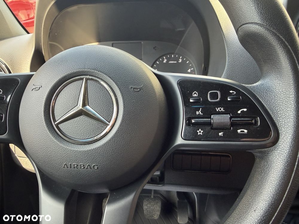 Mercedes-Benz Sprinter - 11