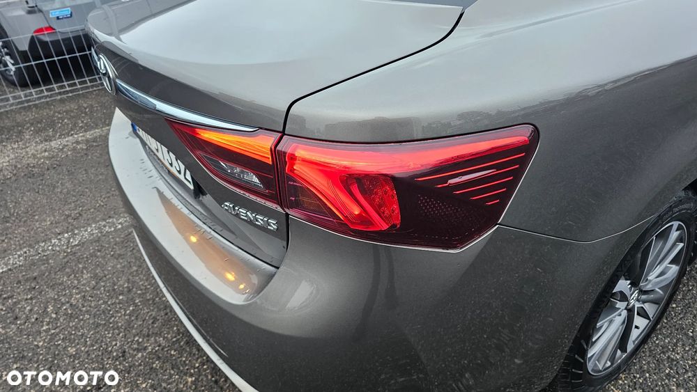 Toyota Avensis 1.8 Premium - 16