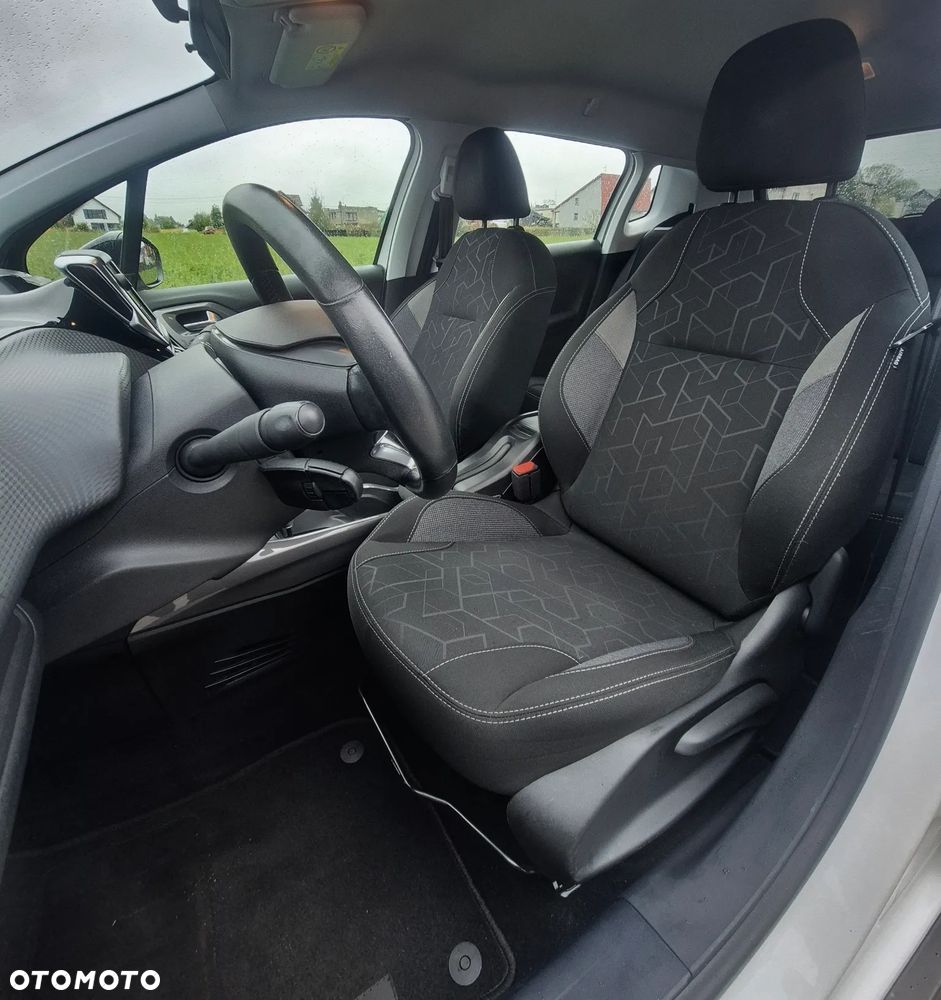 Peugeot 2008 1.2 Pure Tech Allure S&S EAT6 - 23