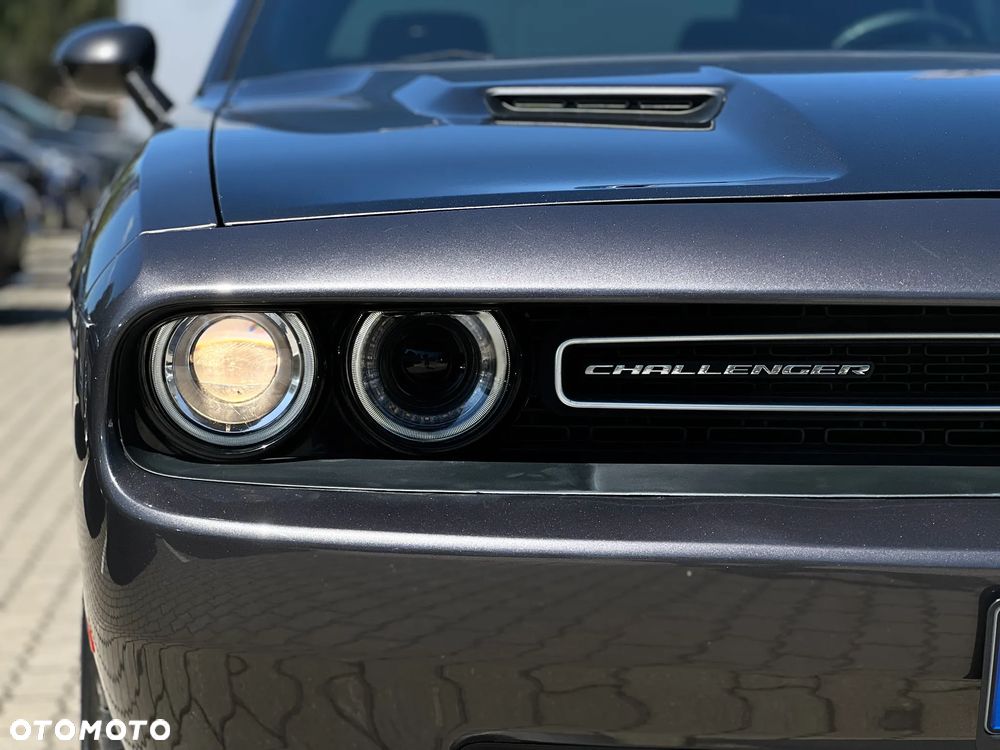 Dodge Challenger - 11
