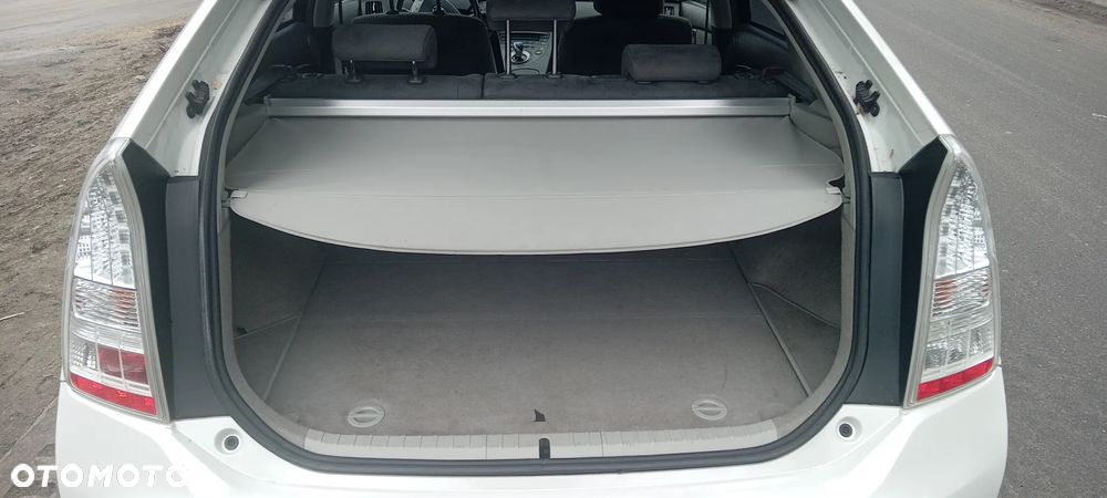 Toyota Prius (Hybrid) Executive - 12