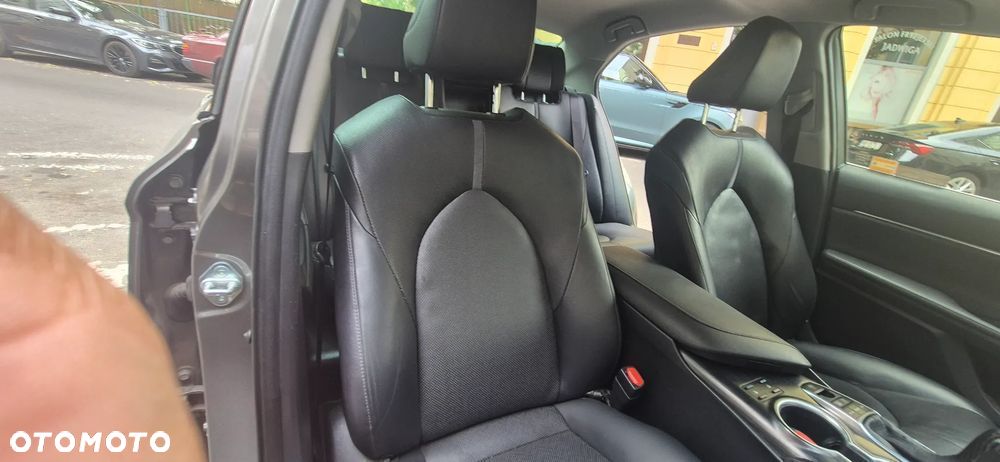 Toyota Camry 2.5 Hybrid Executive CVT - 12