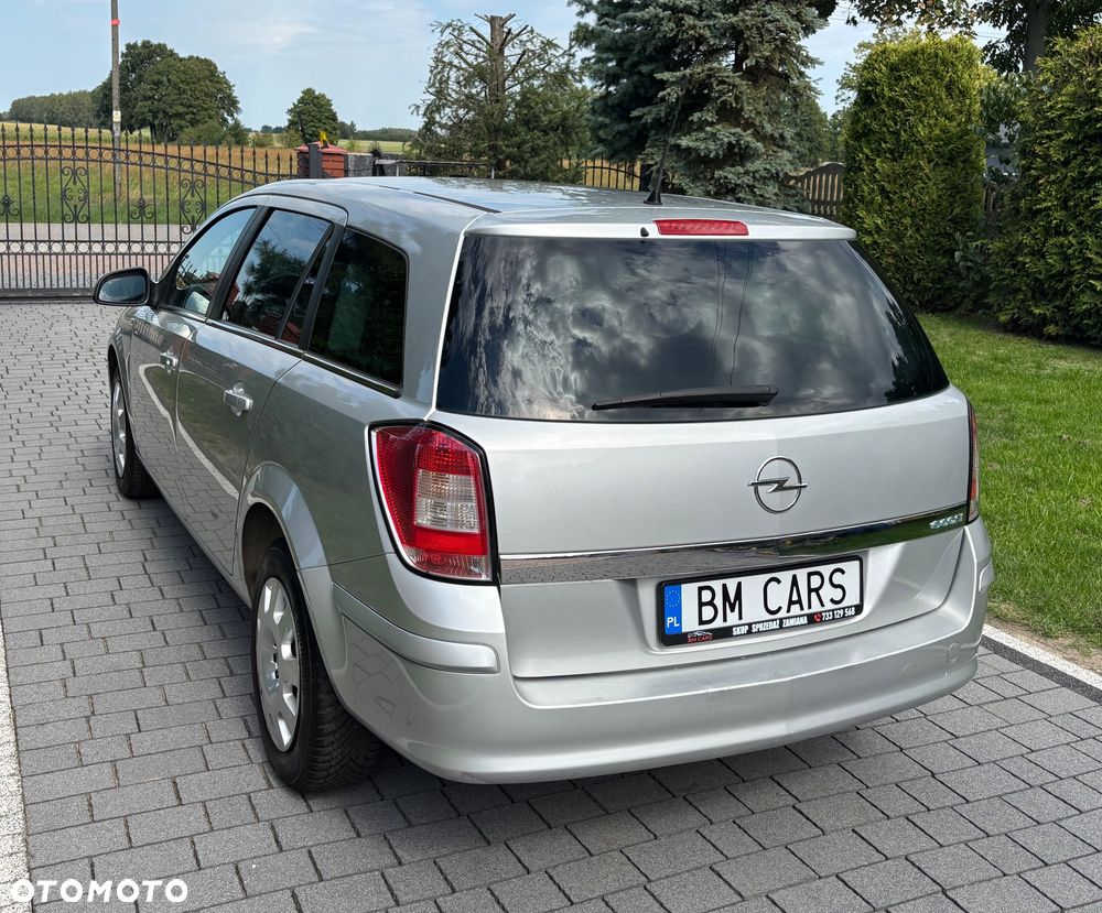 Opel Astra 2010 photo 3