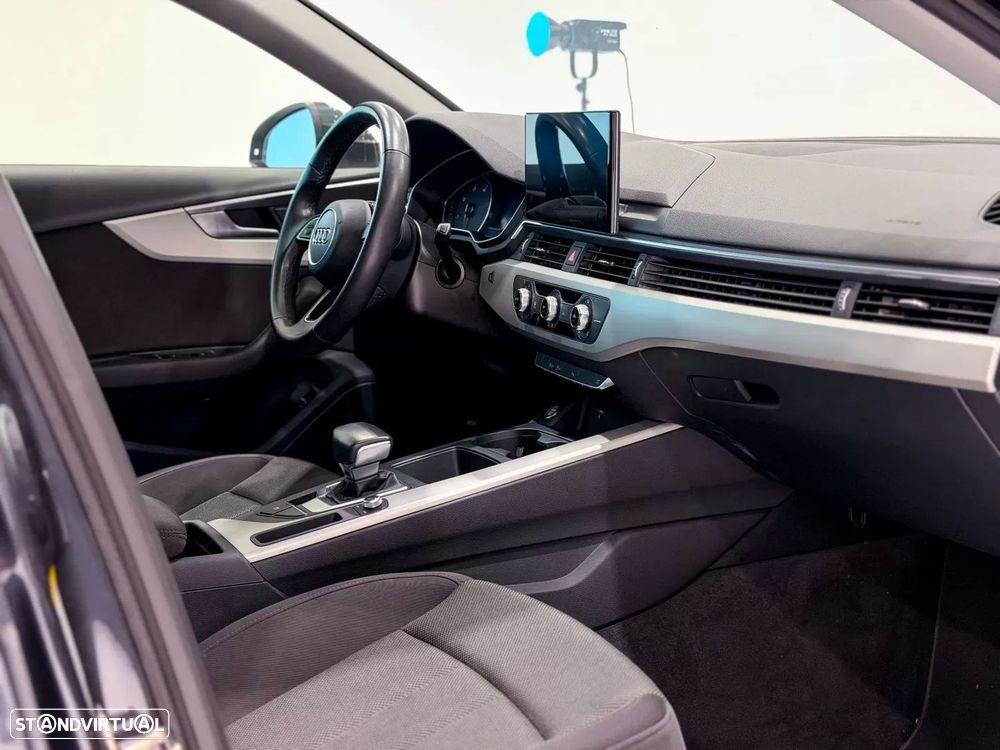 Audi A4 Avant 30 TDI S tronic - 27