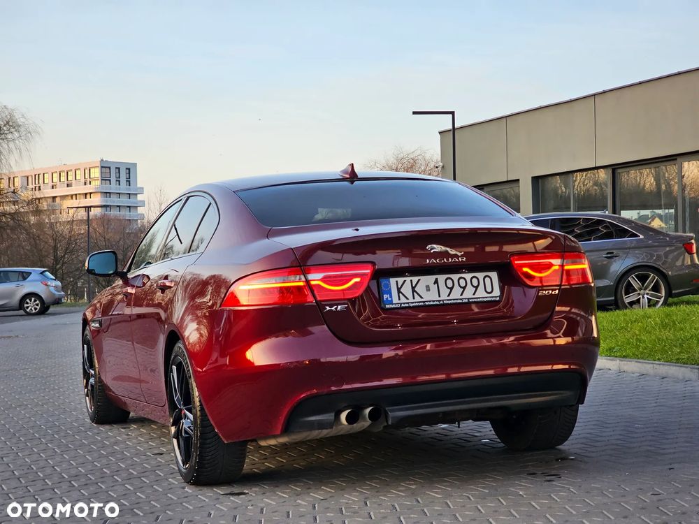 Jaguar XE 2.0 D Prestige - 19