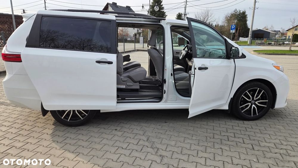 Toyota Sienna - 16