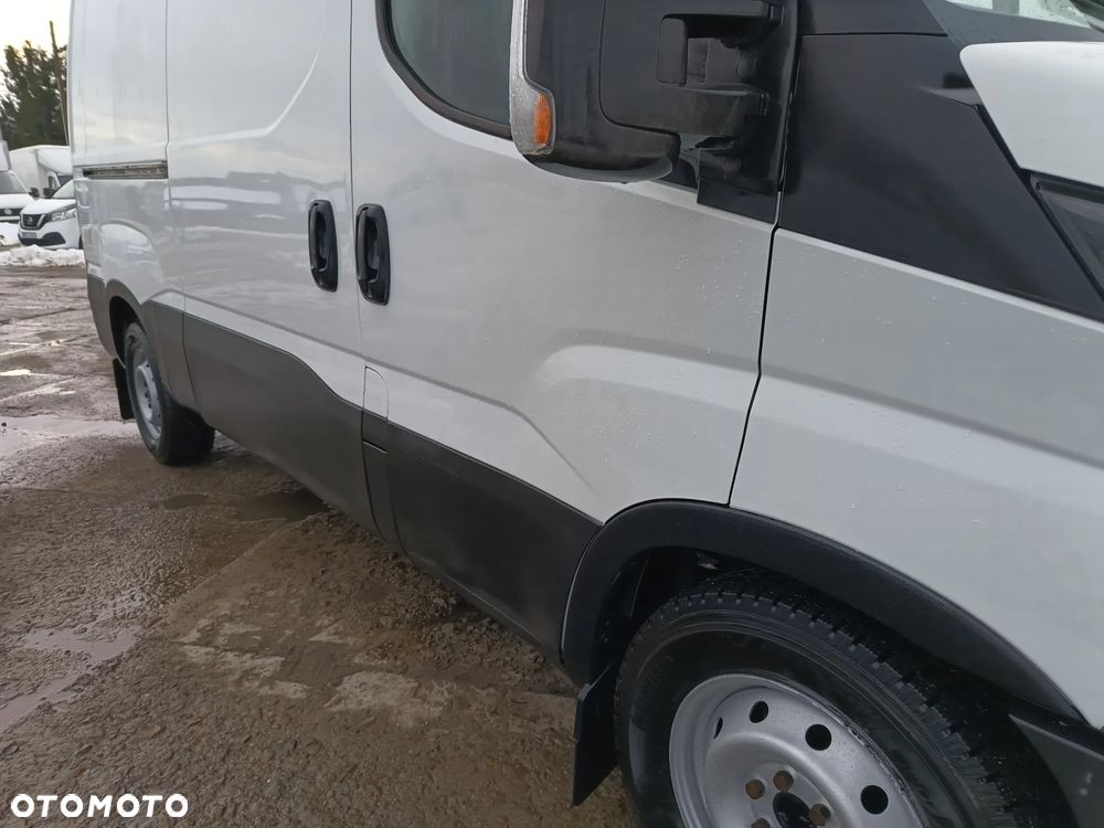 Iveco DAILY 35s13 L2H2 2.3 diesel 126kM, HAK(uciąg 3.5t) OPONY ZIMOWE BDB STAN, OGINALNY NISKI PRZEBIEG! Gotowy do pracy! - 21