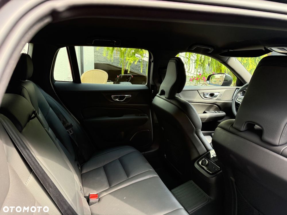 Volvo V60 T6 AWD Plug-In Hybrid Ultra Dark - 12