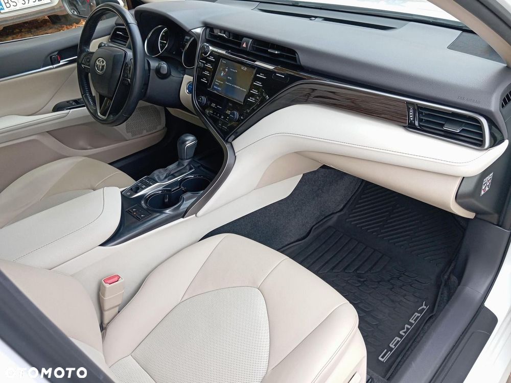 Toyota Camry 2.5 Hybrid Comfort CVT - 12