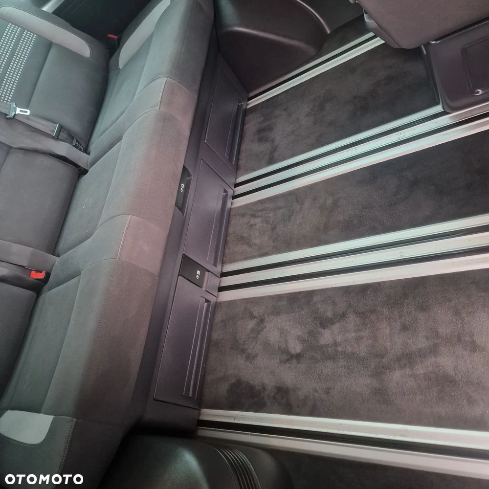 Volkswagen Multivan - 28