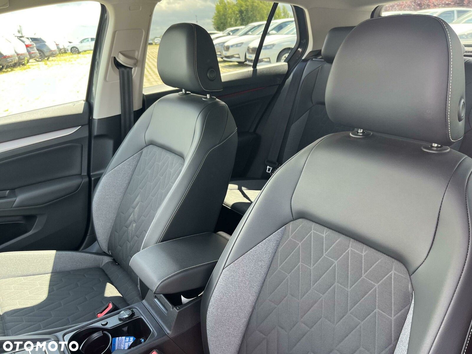 Volkswagen Golf VIII 1.5 TSI - 12