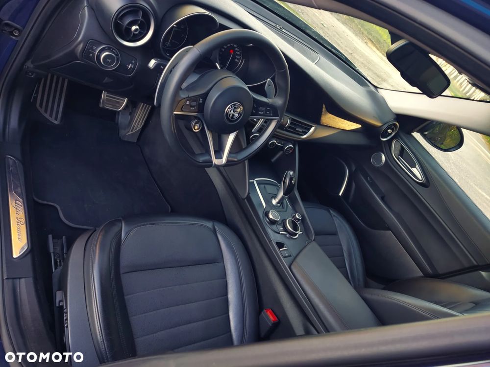 Alfa Romeo Giulia 2.0 Turbo TI - 10