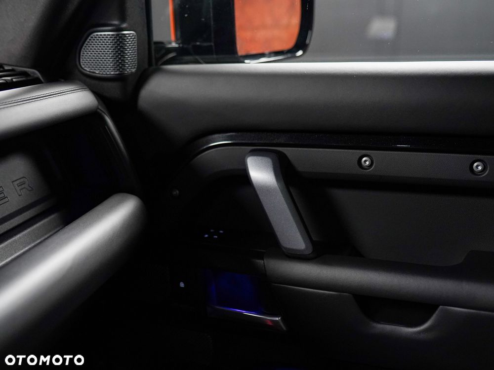 Land Rover Defender 5.0 P525 V8 - 36