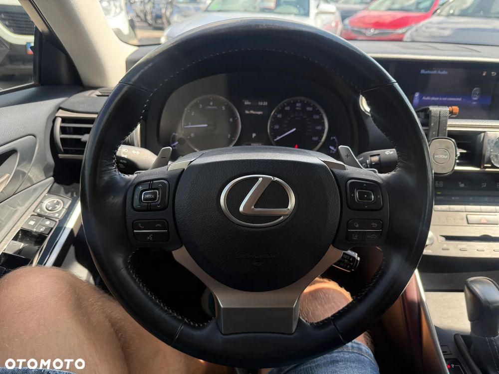 Lexus IS - 12