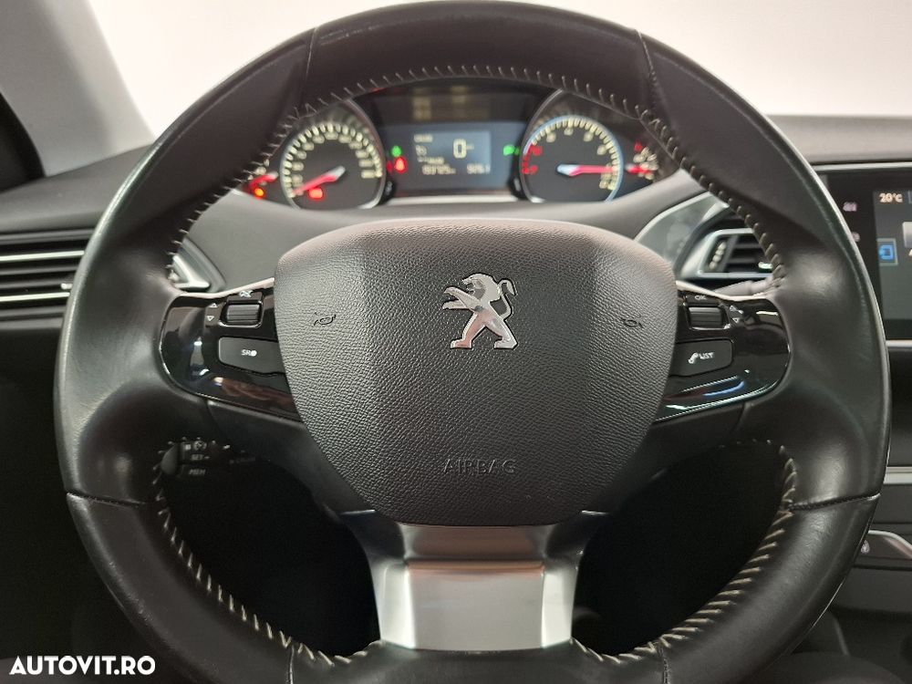 Peugeot 308 1.2 L PureTech Turbo Allure - 23