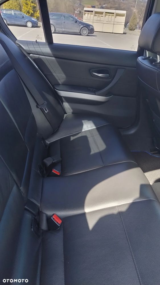 BMW Seria 3 325i - 16