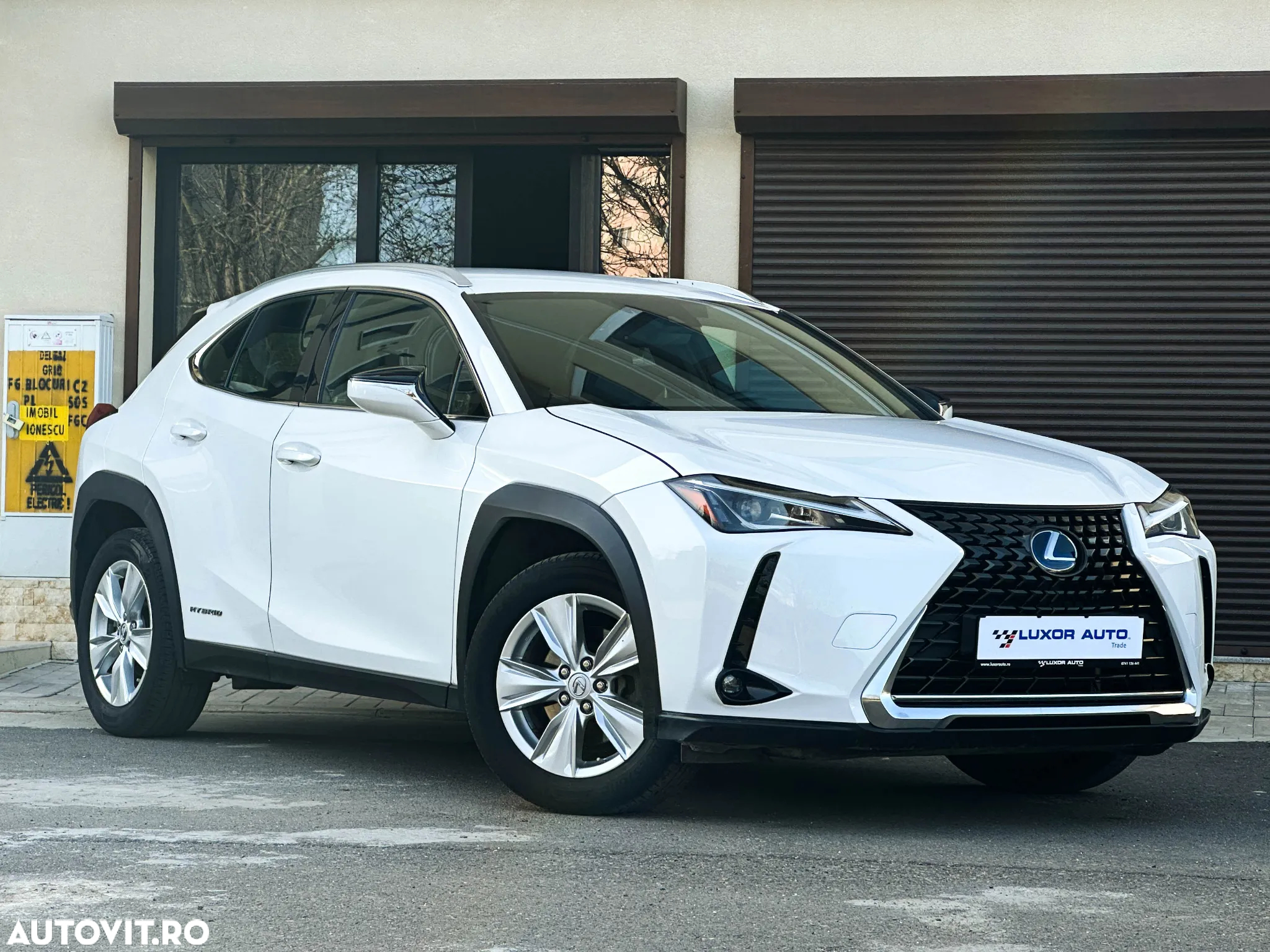 Lexus UX 250h 2.0L HEV 20H- (178 HP) 4X2 CVT Executive - 5