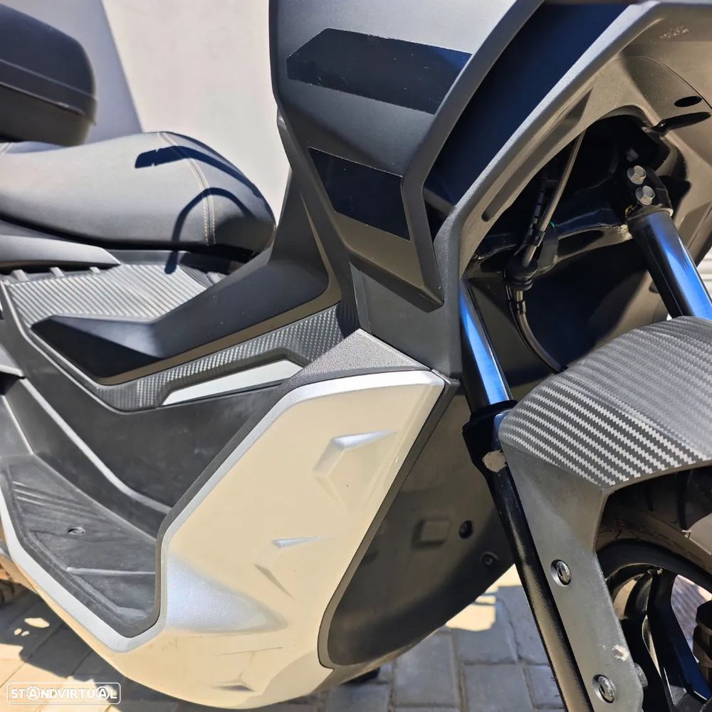 Aprilia SR GT 125 - 3