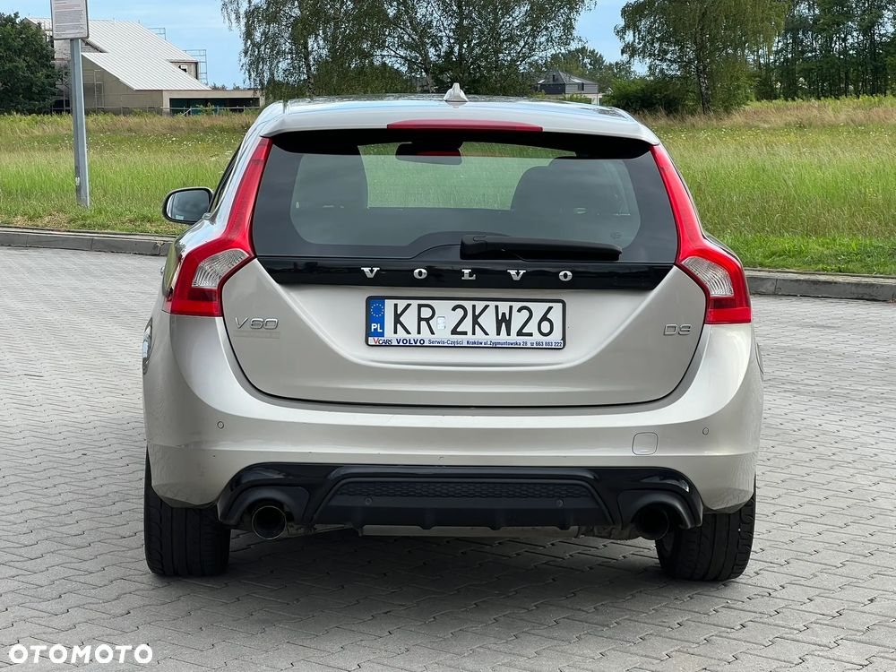 Volvo V60 D3 R-Design - 4