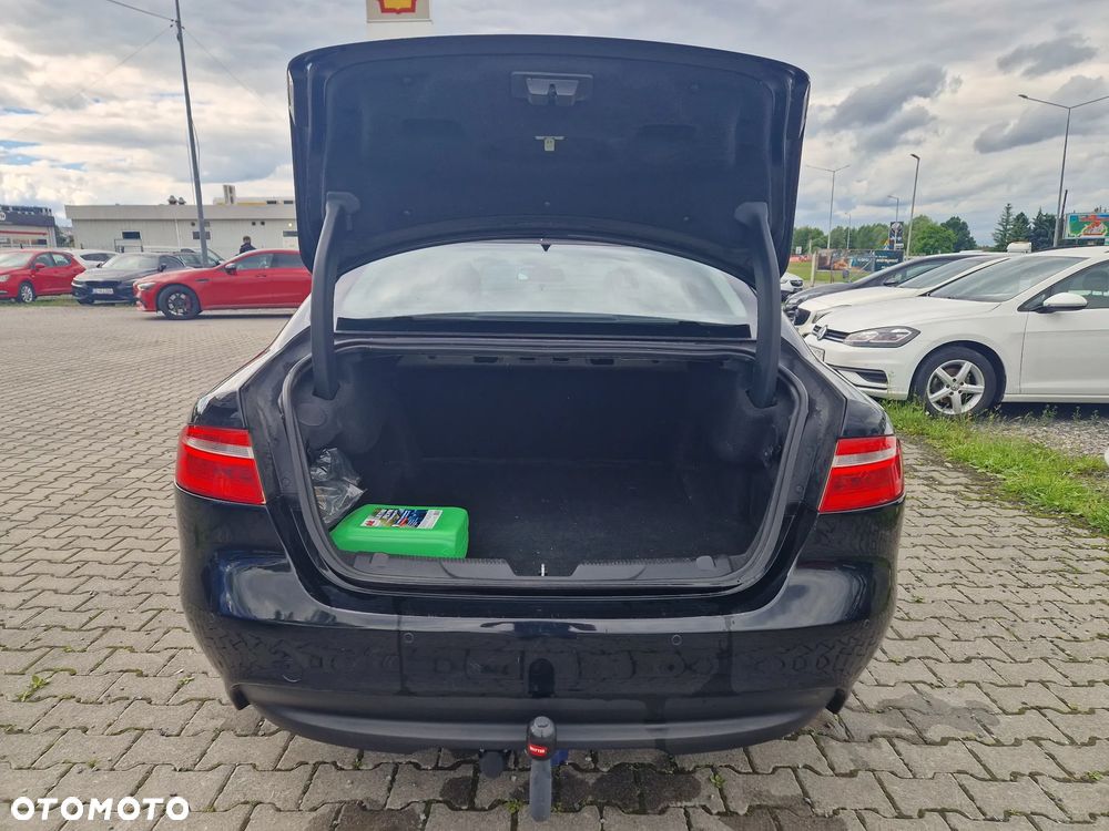 Jaguar XE - 8