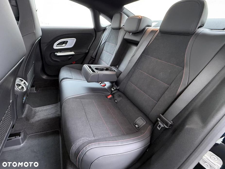 Mercedes-Benz CLA 200 mHEV 4-Matic 8G-DCT - 15