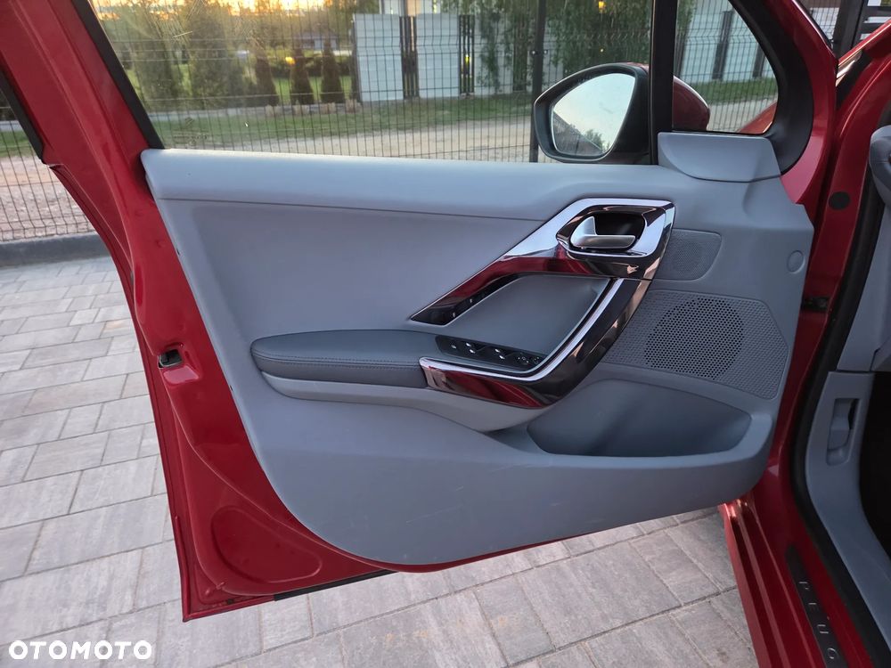 Peugeot 208 - 35