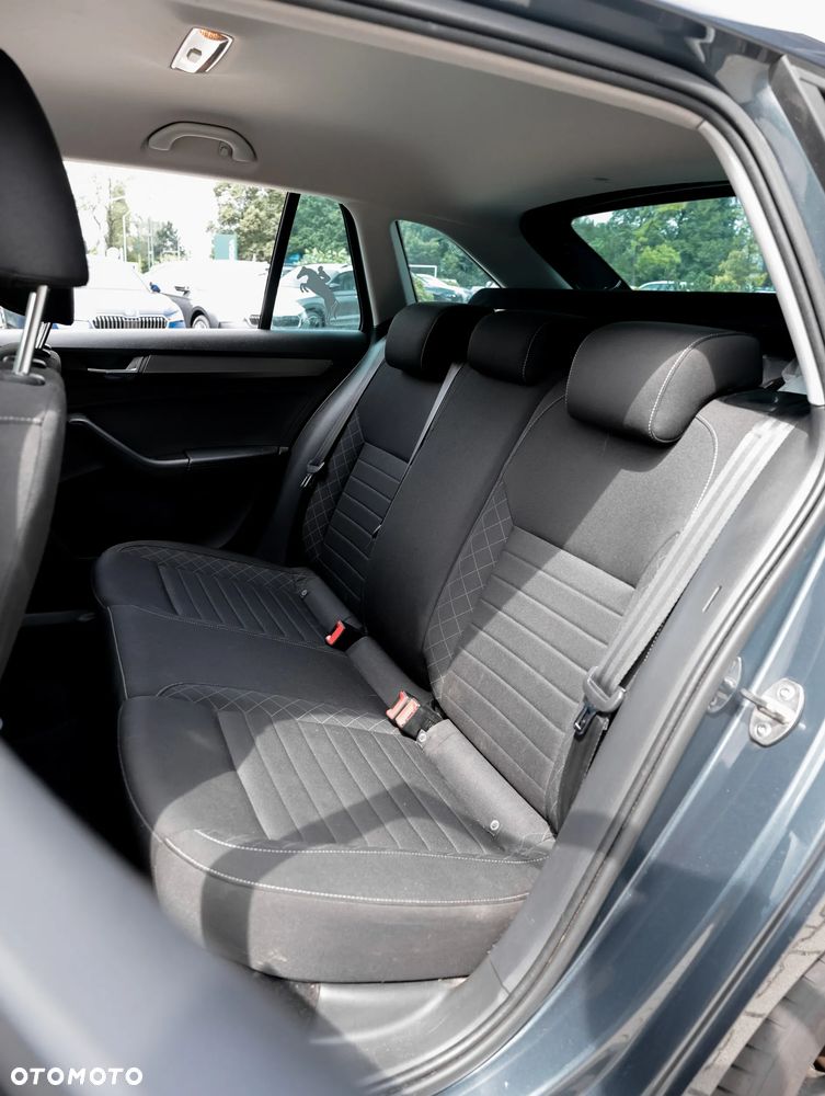 Skoda RAPID 1.0 TSI Style - 12