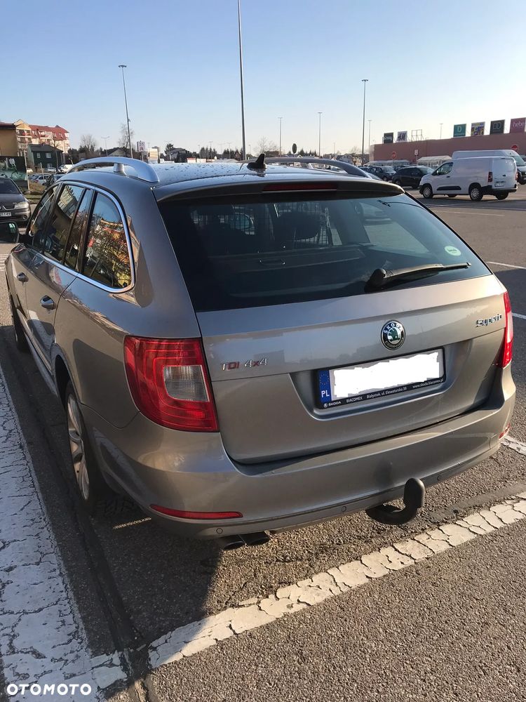 Skoda Superb 2.0 TDI 4x4 Elegance - 9