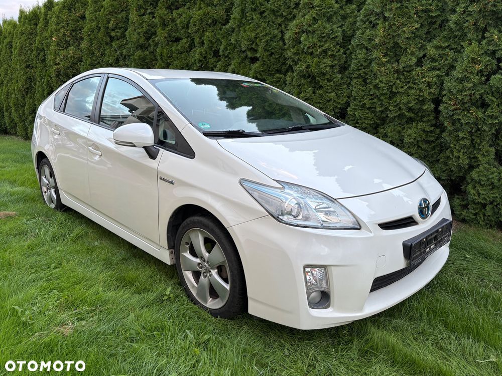 Toyota Prius (Hybrid) - 2